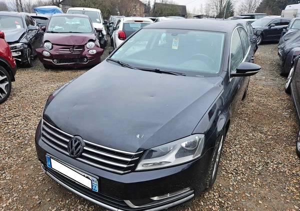 Volkswagen Passat cena 18400 przebieg: 297000, rok produkcji 2013 z Dzierżoniów małe 121